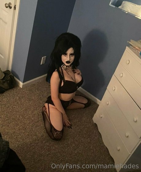 ゴス3P OnlyFans ホットヌード 画像