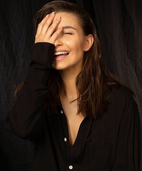 妊娠中のアジア人オンリーファンズ 美しい裸 写真