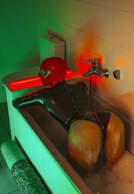 小さなオンリーファンズ トップ ギャラリー