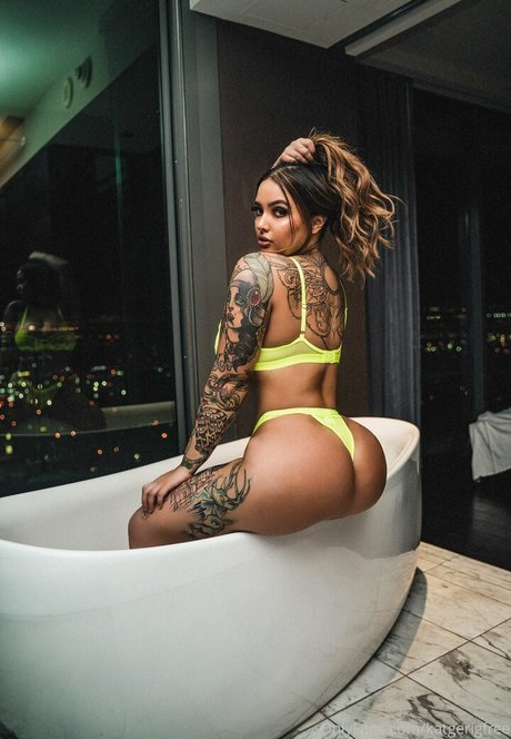 50歳以上のオンリーファンズ ポルノ 写真