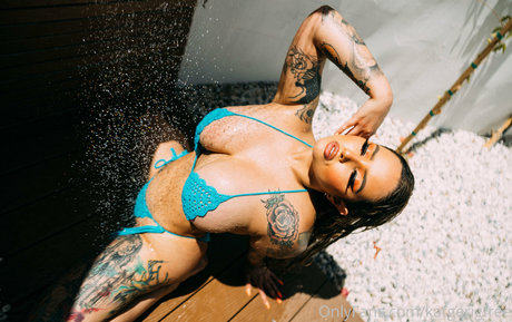 18歳のオンリーファンズ アートヌード 写真