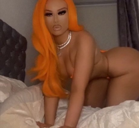 Saffron Jenkins 最高のスター 写真