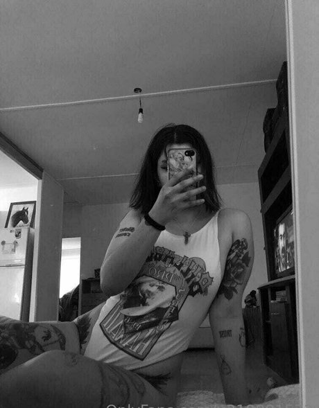 lola deinnn 美しいスター 画像