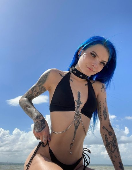 Justine Schiavone 女優 写真