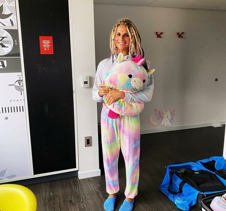 フィットネスインフルエンサーオンリーファンズ セクシーヌード 写真