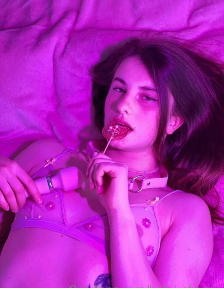 JOIティーンオンリーファンズ ヌード 画像