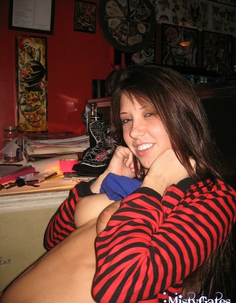 肉厚マンコオンリーファンズ 無料ヌード 画像