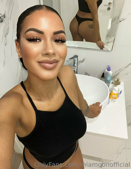 大きな黒い猫OnlyFans パーフェクト ギャラリー