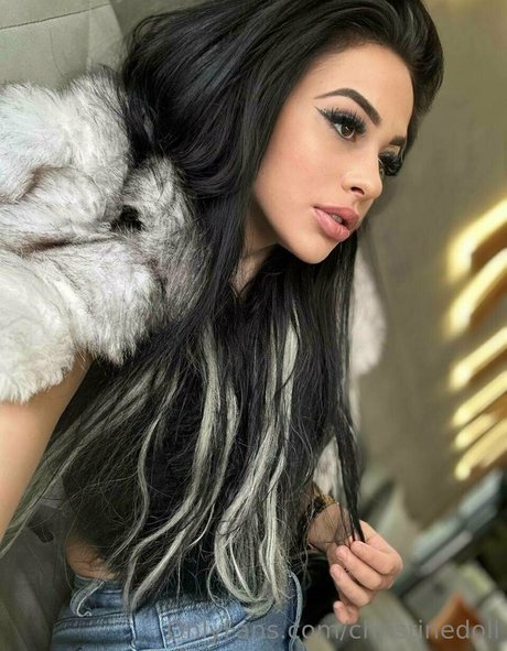 若い黒人女性オンリーファンズ ポルノ 写真