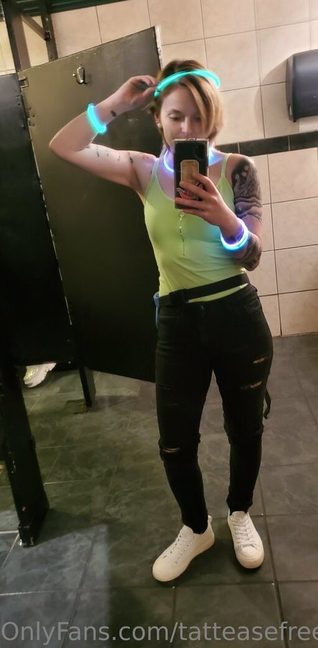 曲線美の女の子オンリーファンズ ベスト 写真