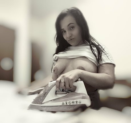 longgone2022 ポルノ女優 写真