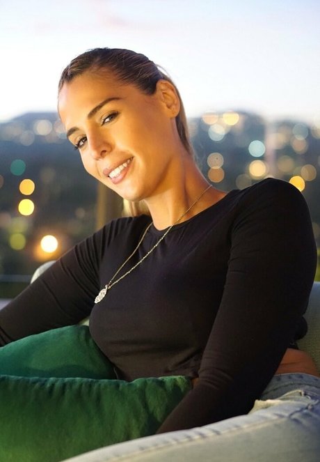 Carmen Carrera ヌードモデル ギャラリー