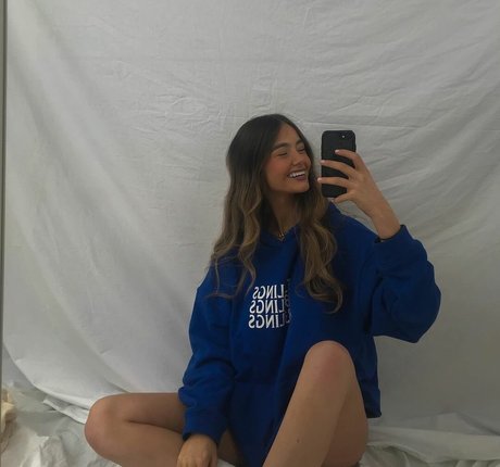 Ella Grace Cervetto ホットスター 写真