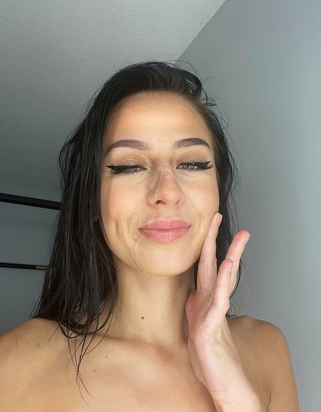 ラバーオンリーファン 無料セクシー 写真