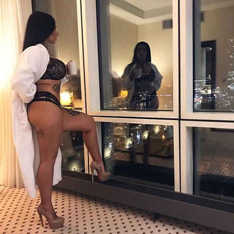 ハロウィン オンリーファン 裸 ギャラリー