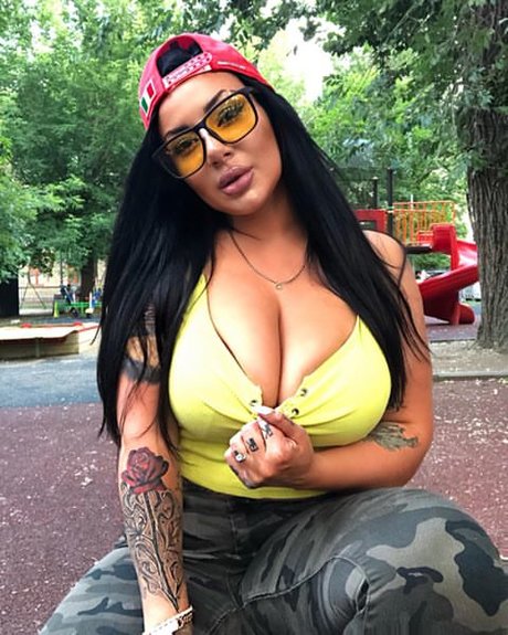 スニーカー OnlyFans 素敵 画像