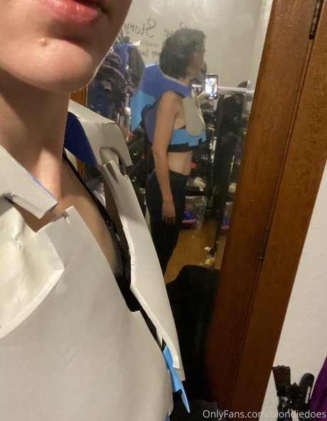 赤毛のソロOnlyFans ホットヌード 写真