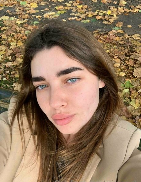 小人ヌードオンリーファンズ アートヌード 写真