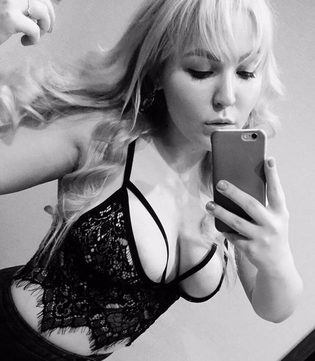 熟女の足オンリーファンズ 無料 写真