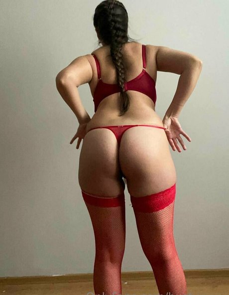 bustyyyyy かわいいスター 写真