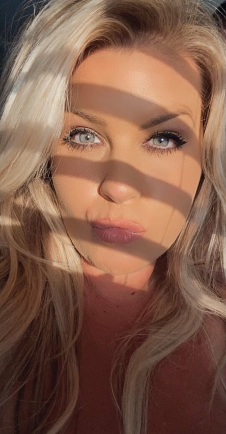 ブロンドビキニOnlyFans 限定 写真