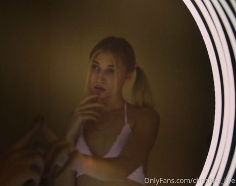 christine live ヌードモデル 画像