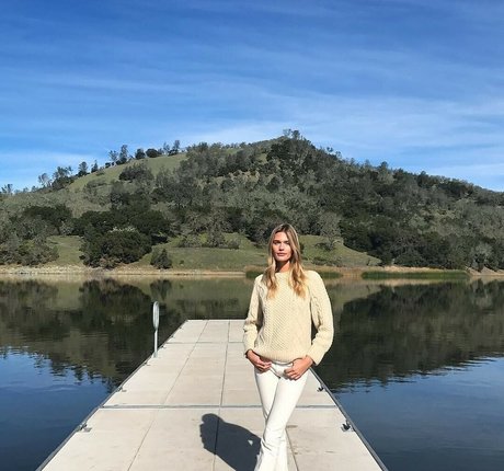 Noel Capri Berry 完璧なモデル 写真