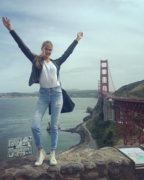 Noel Capri Berry ポルノスター アート 画像