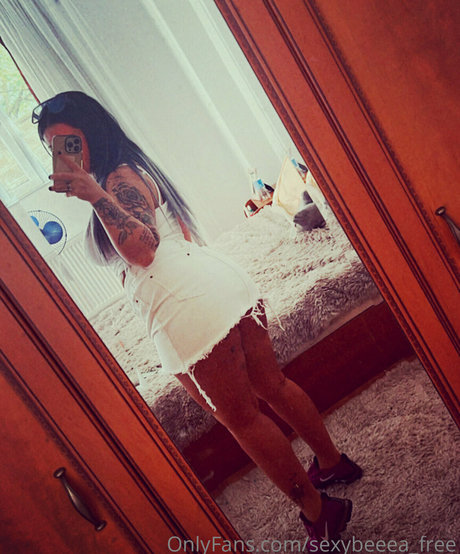 18歳のオンリーファンズ セクシー裸 画像