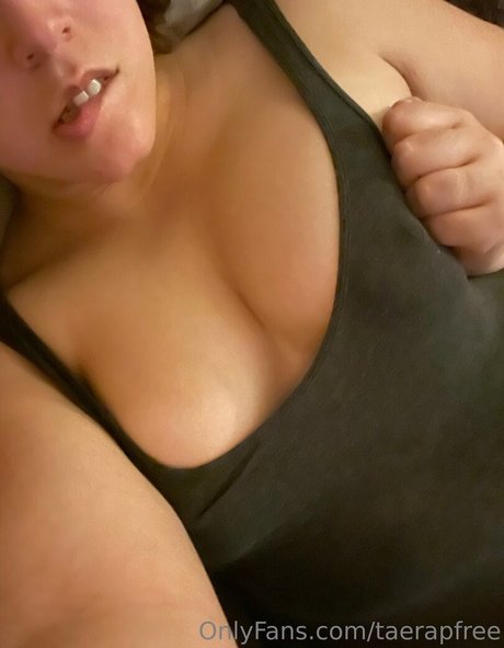 巨乳で曲線美のOnlyFans セクシーヌード 写真