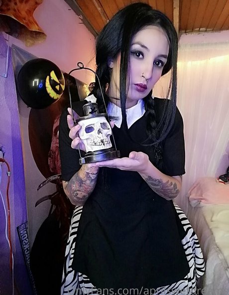 妊娠中のアジア人オンリーファンズ アートヌード 写真