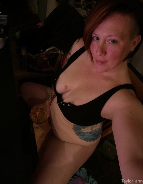 おばあちゃんの熟女OnlyFans ヌード 写真