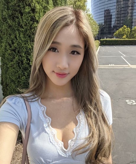 Yougelly モデル 写真