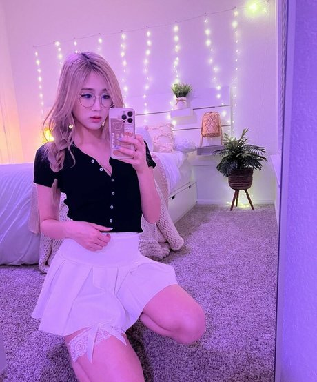 Yougelly ポルノスター セクシー 写真