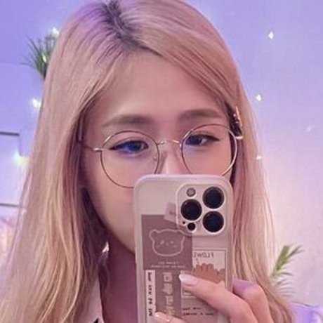 Yougelly エロティックなスター ギャラリー