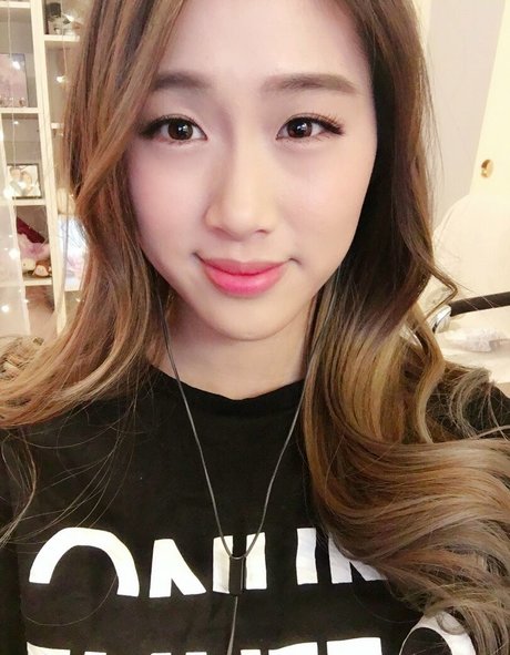 Yougelly セックスモデル 画像