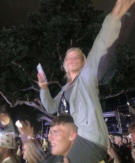 Laura Brophy 独占女優 写真