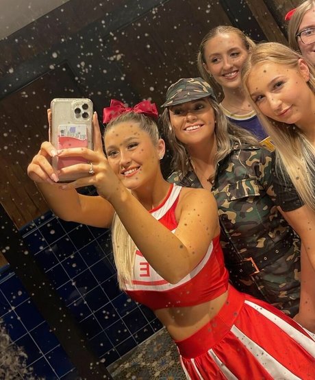 Laura Brophy 女優 写真