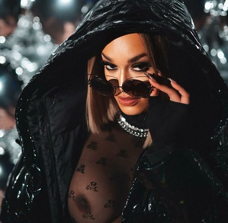 Pearl Thusi ホット女優 アーカイブ