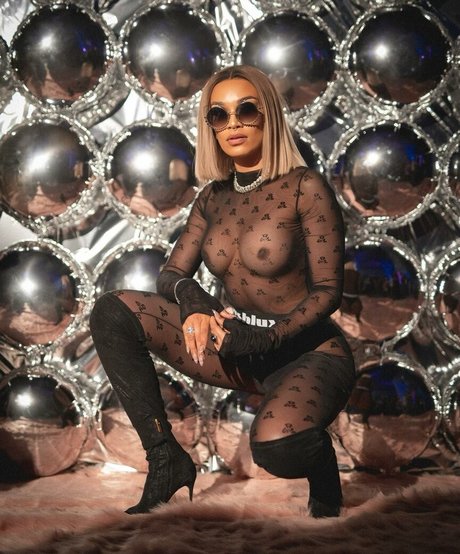 Pearl Thusi 独占モデル 画像