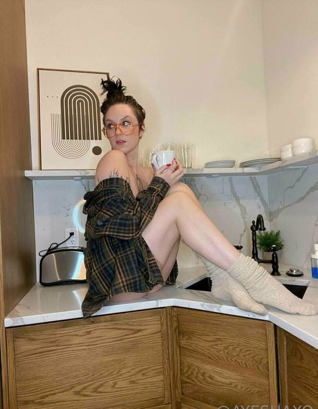 熟女クーガーオンリーファンズ アート裸 写真