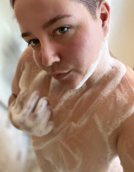 unsupervised housewife 素敵なポルノスター 写真