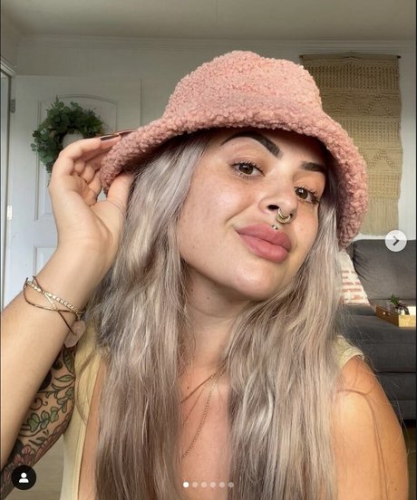 Dahliainwonderland セクシー女優 写真