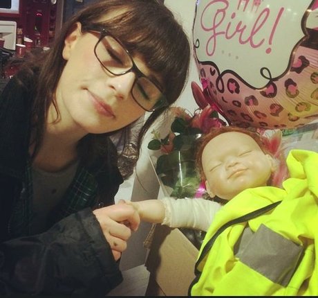 Aisling Bea ヌードモデル ギャラリー