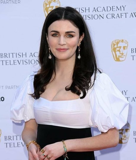 Aisling Bea 美しいポルノスター 写真