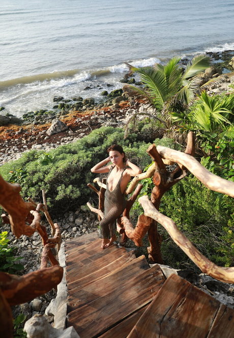 ラバーオンリーファン アダルト無料 写真