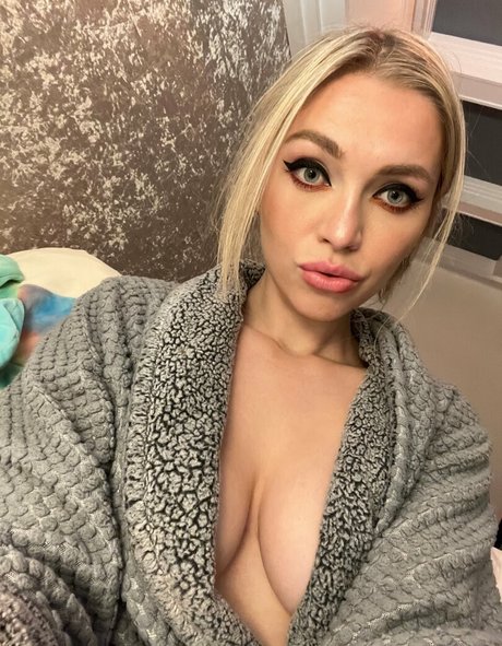 ラバーオンリーファン 無料セクシー 写真