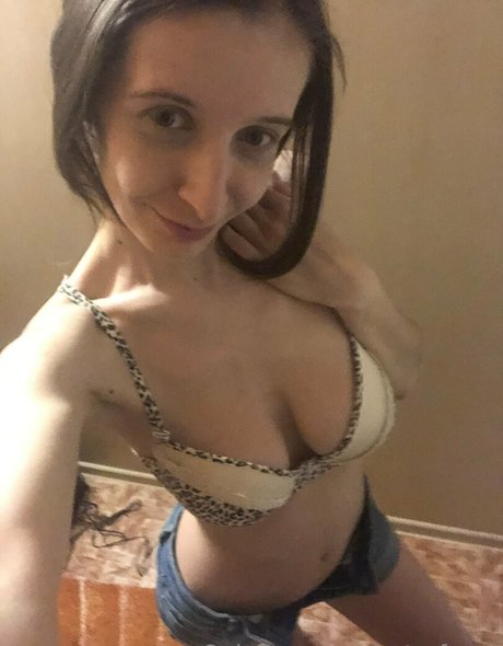 アラブのティーンズオンリーファンズ エロチック 画像