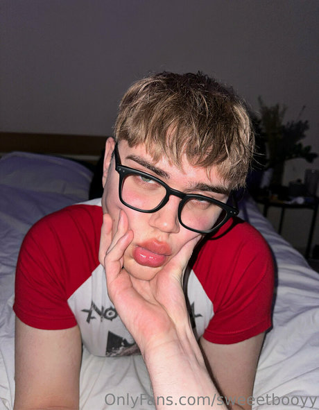 ピアス乳首オンリーファンズ ホットヌード アーカイブ