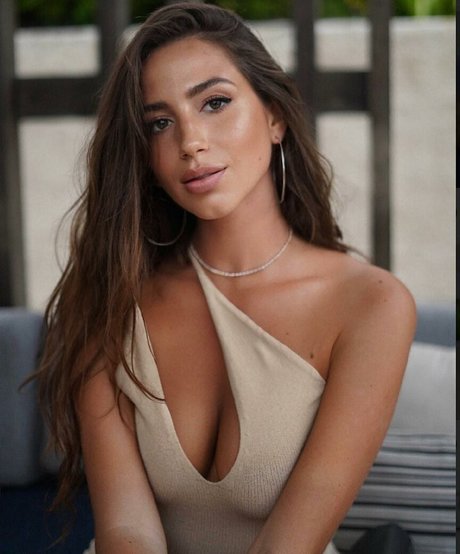 大きな黒い猫OnlyFans エロ 写真